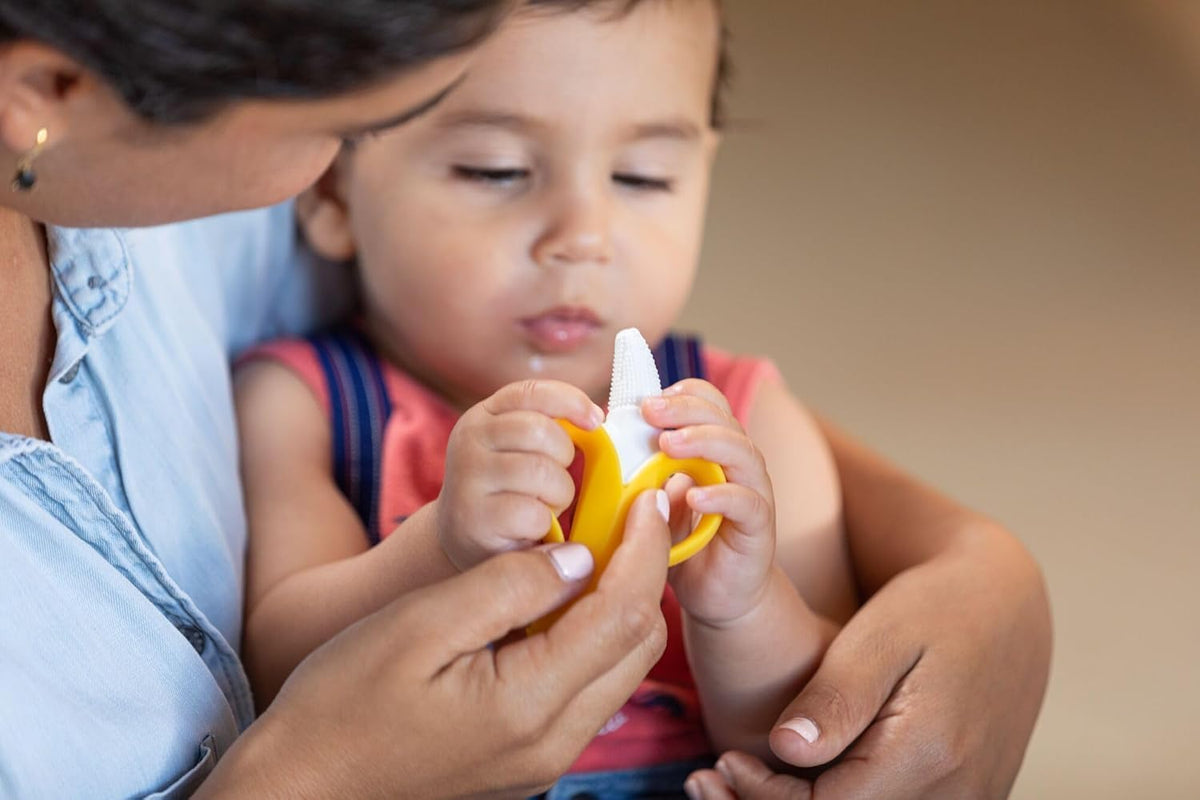 Nuby Banana Teething Toy+Toothbrush| 3+months | Silicone
